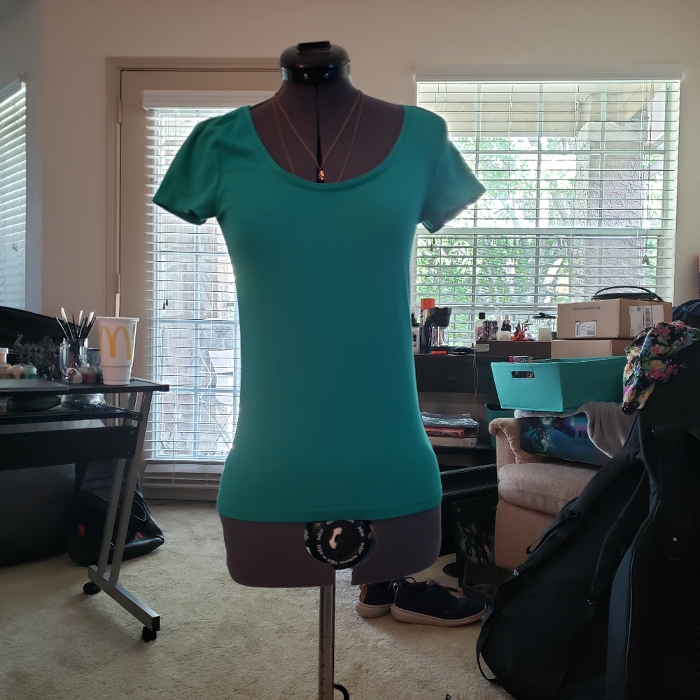 Lydia Martin teal H&M shirt